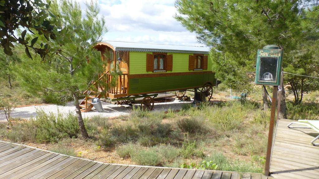 Les Hotes De La Combe Mouis Creissan Номер фото